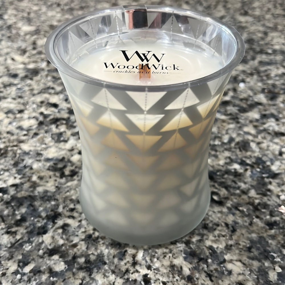 Yankee candle woodwick white teal medium candle. Brand new!